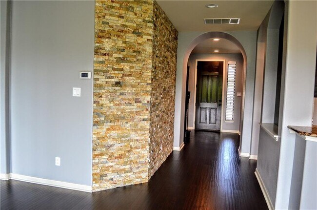 Building Photo - 117 Calima Cove