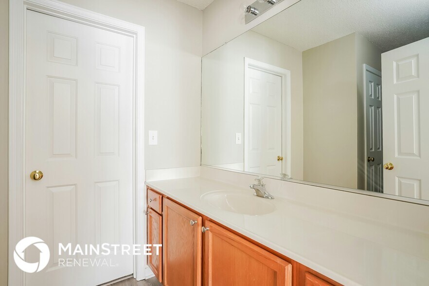 Building Photo - 5504 Carriage Woods Dr