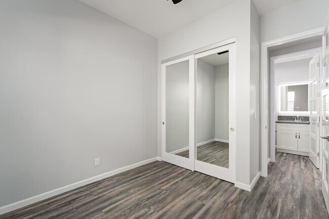 Building Photo - New, Top Floor | 3 Bed, 3 Bath, Laundry, B...