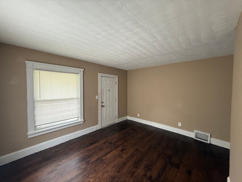 Building Photo - 522 W 23rd St