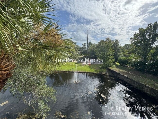 Building Photo - 700 Crest Pines Dr