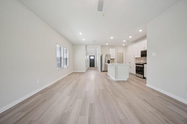 Building Photo - 3412 Brompton Dr