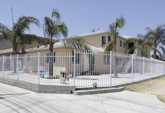 Primary Photo - 12001 Vanowen St