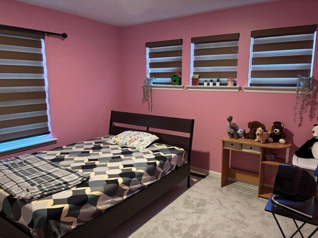 Building Photo - 708 Alban Aly