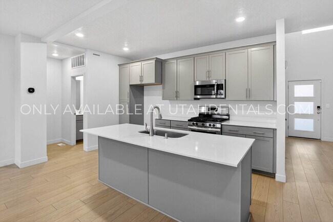 Building Photo - 626 W 1330 S