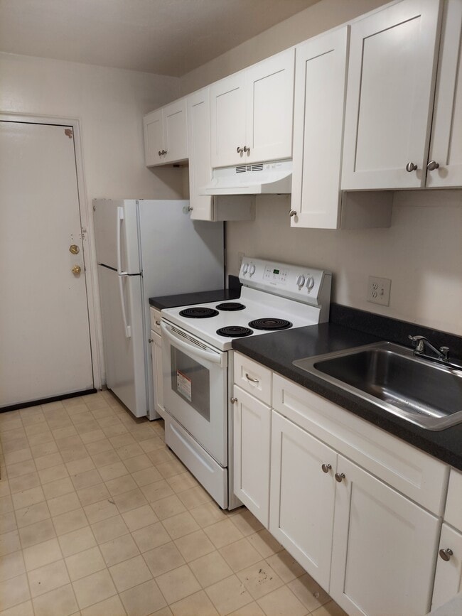 Building Photo - 45 Brook Rd