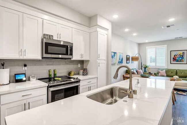 Building Photo - 327 Pear Tree Ln