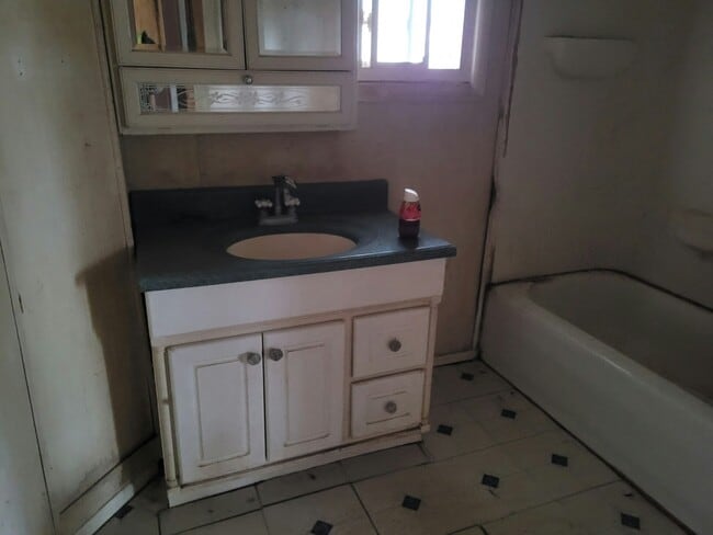 Building Photo - 203 W Lindell St