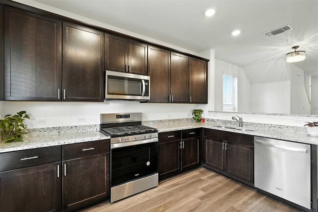 Building Photo - 420 Black Alder St