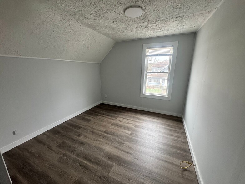 Building Photo - 284 Mechanic St