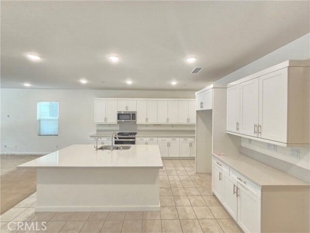 Building Photo - 2679 E Penelope Ln