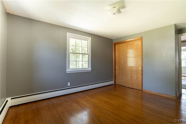 Building Photo - 916 Westwood Dr