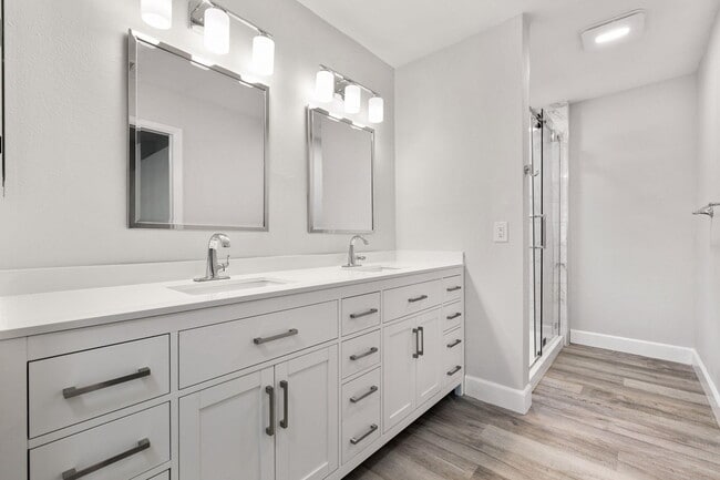 Building Photo - 39495 Regency Way