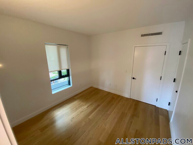 Building Photo - 83 Gardner St