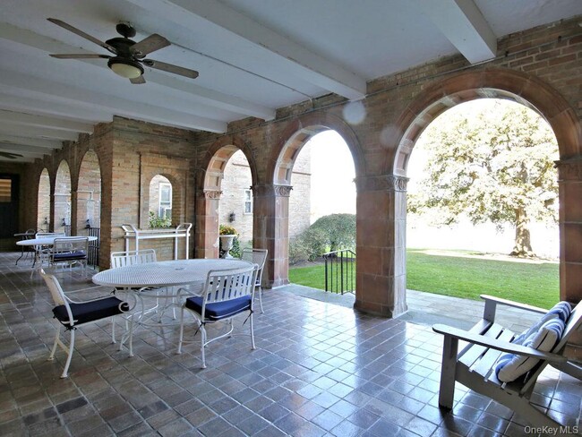 Building Photo - 490 Bleeker Ave