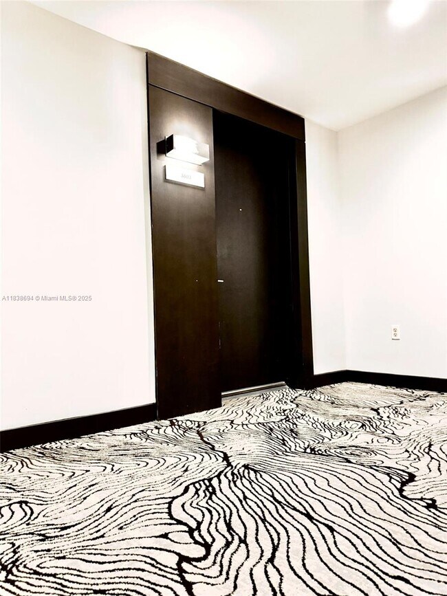Primary Photo - 900 Biscayne Blvd