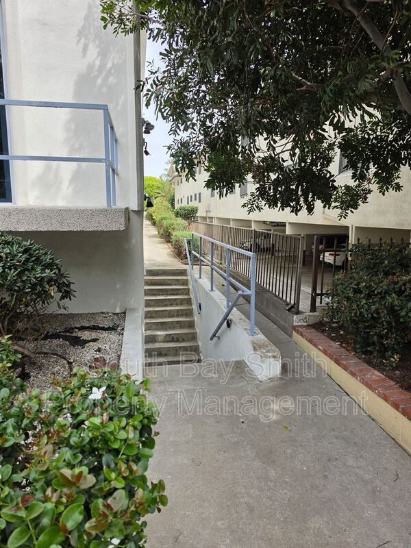 Building Photo - 8710 Delgany Ave