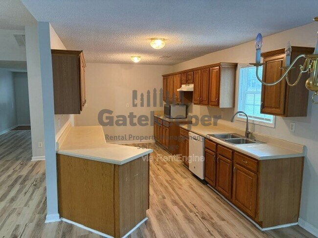 Building Photo - 3161 Glen Hollow Dr