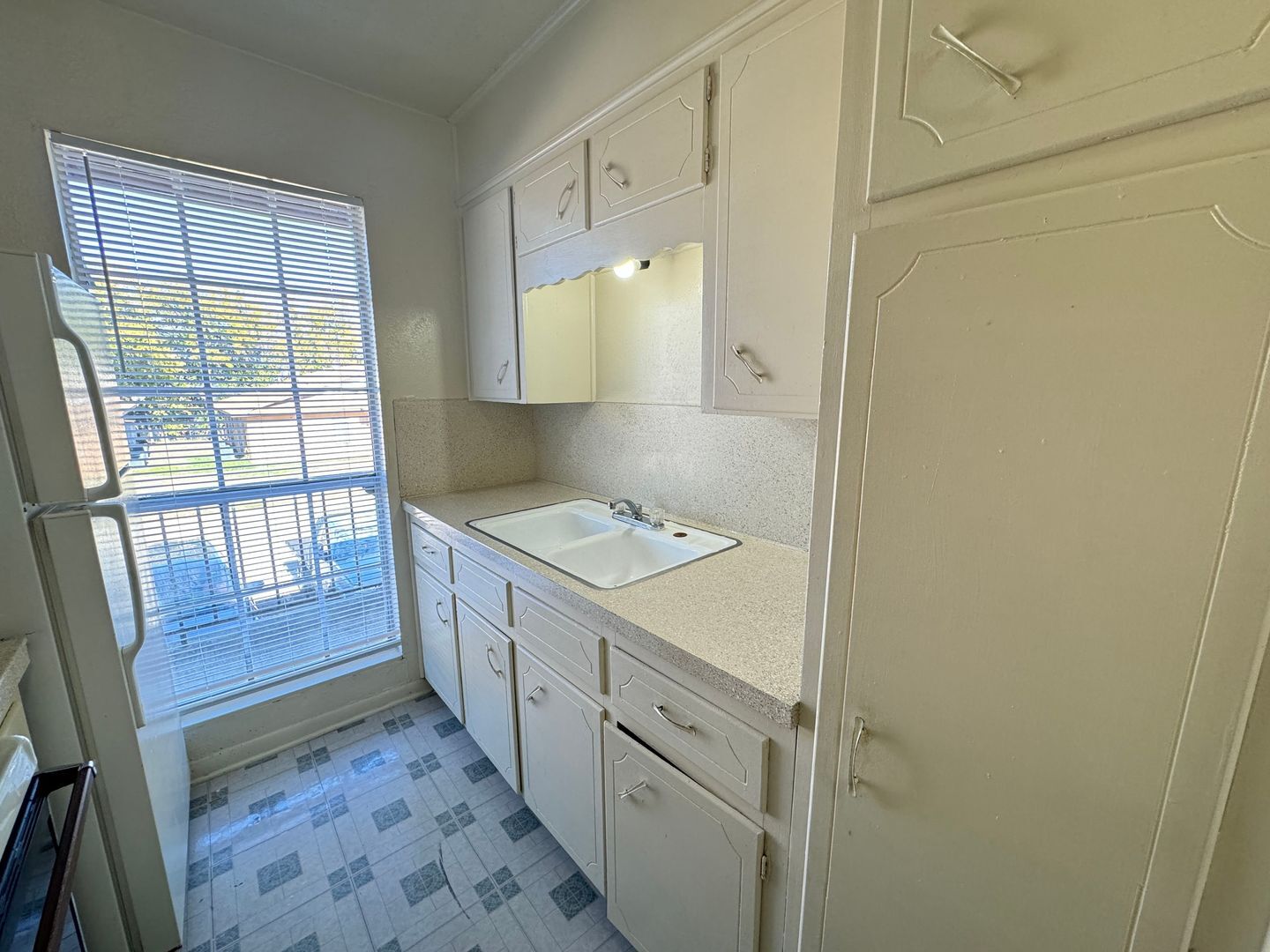 Building Photo - 224 Hold St