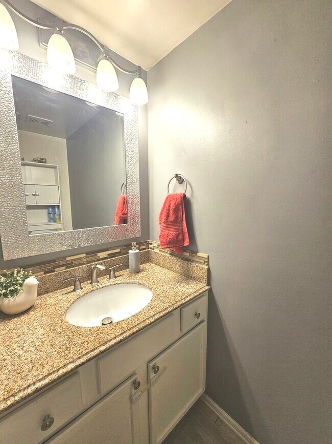 Building Photo - 579 Scott Ln