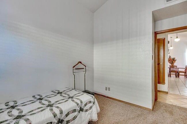 Building Photo - 4886 Maureen Cir