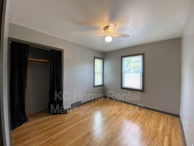 Building Photo - 1519 NE Englewood Rd