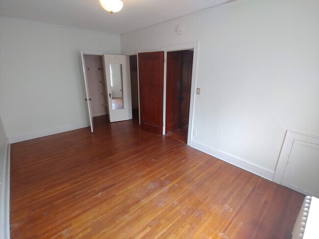 Building Photo - 576 Grand Ave