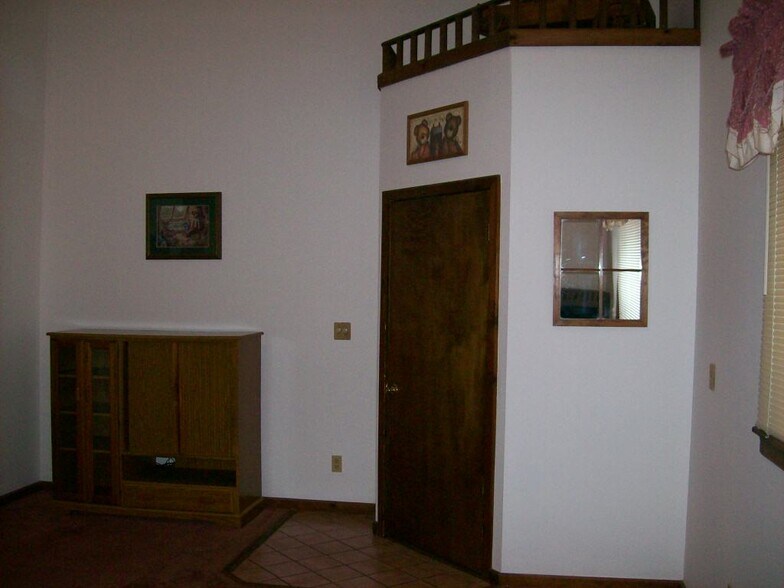 Building Photo - 1403 Lake Ariel Hwy