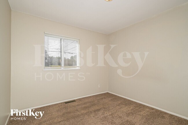 Building Photo - 1140 Estes Dr