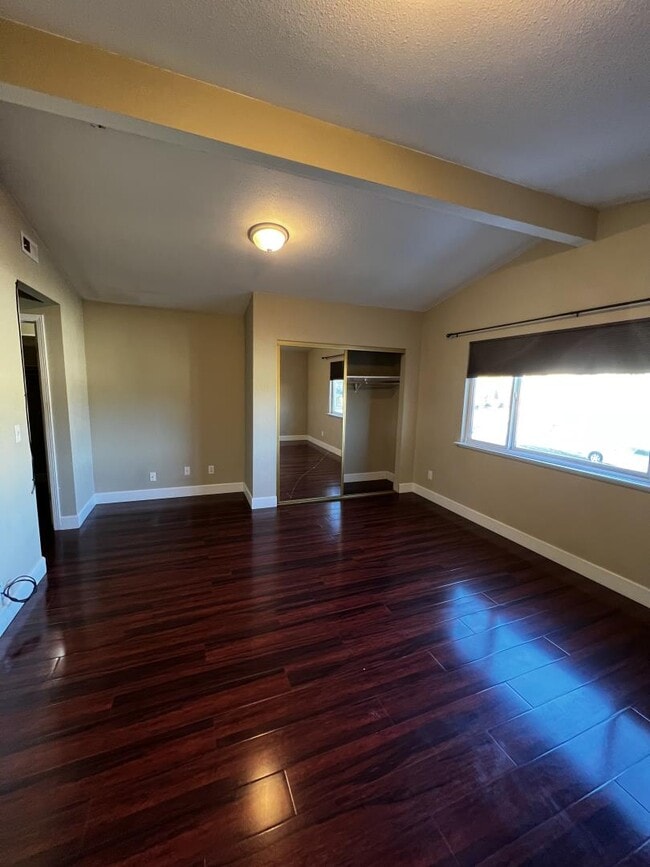 Building Photo - 419 Avalon Dr