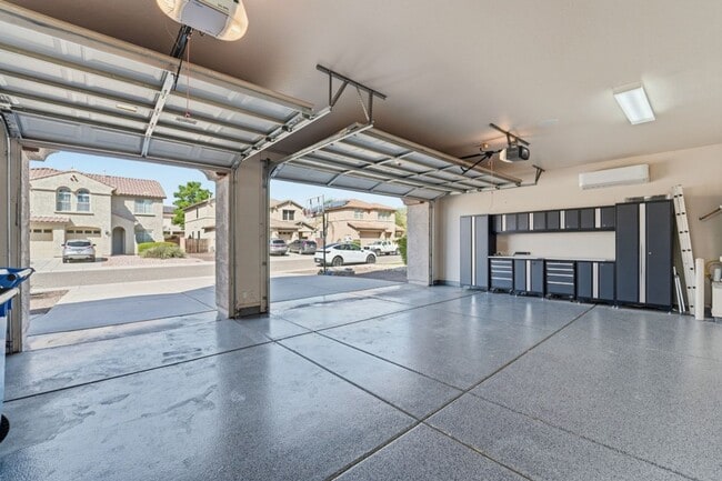 Building Photo - Spacious 3-Bedroom + Loft Home with Mounta...