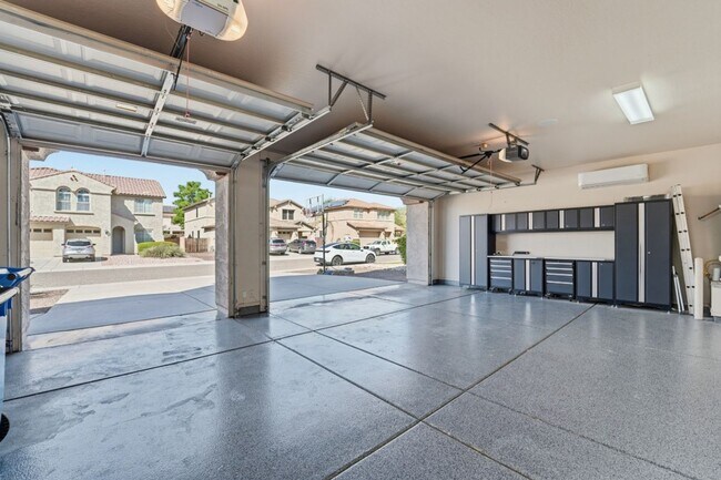 Building Photo - Spacious 3-Bedroom + Loft Home with Mountain Views in Stetson Valley