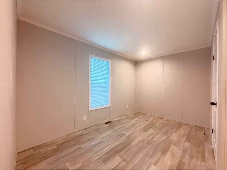 Building Photo - 29805 Jamestown Dr