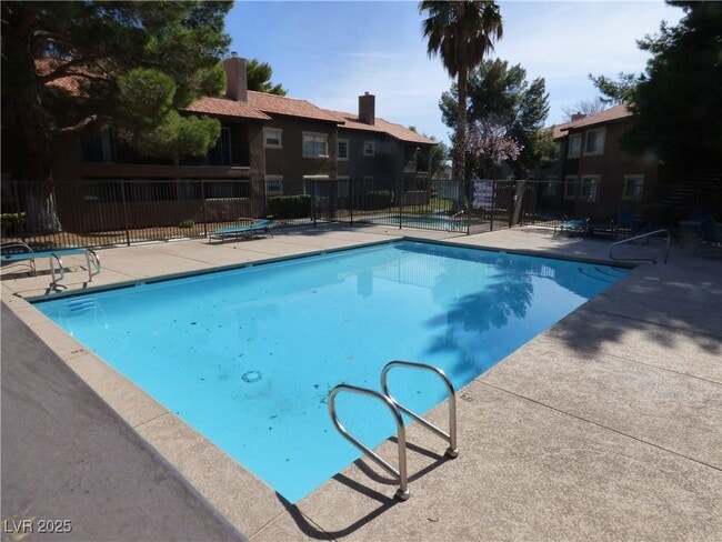 Building Photo - 2750 S Durango Dr