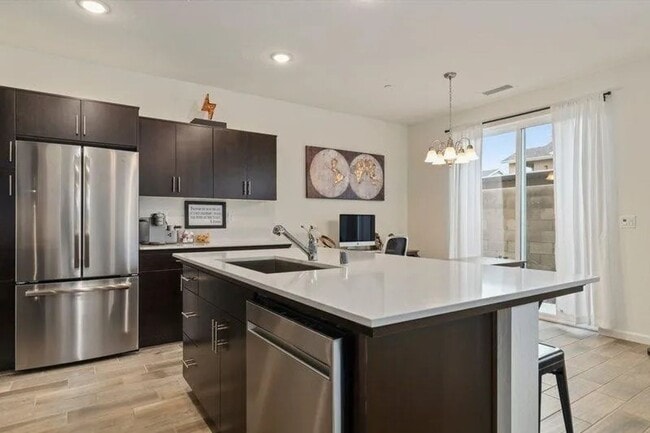 Building Photo - 736 N Bliss Ln