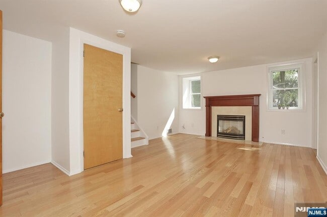 Building Photo - 253 Jeffer St
