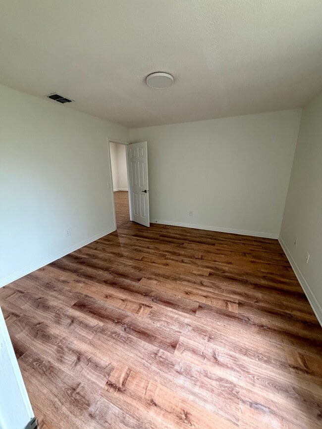 Building Photo - 107 Woodland Dr