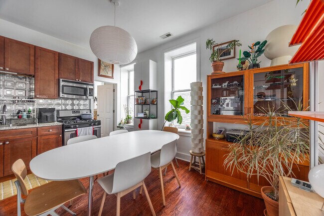 Building Photo - 1657 S Throop St