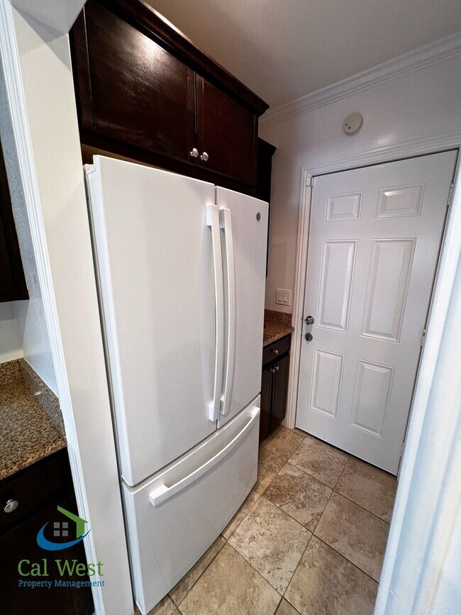 Building Photo - $3500 Beautiful Cottage Style 2 Bed 1 Bath...