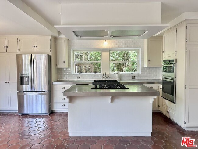 Building Photo - 2216 Meade Pl