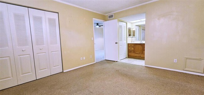 Building Photo - 3036 Eastland Blvd