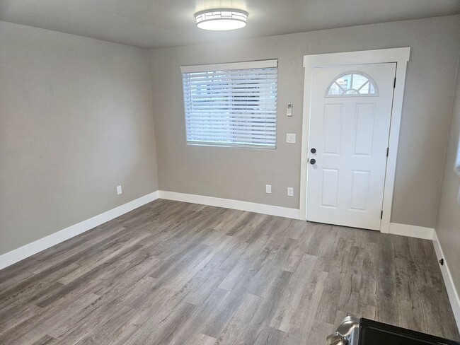 Building Photo - Newly Remodeled in Downtown Nampa