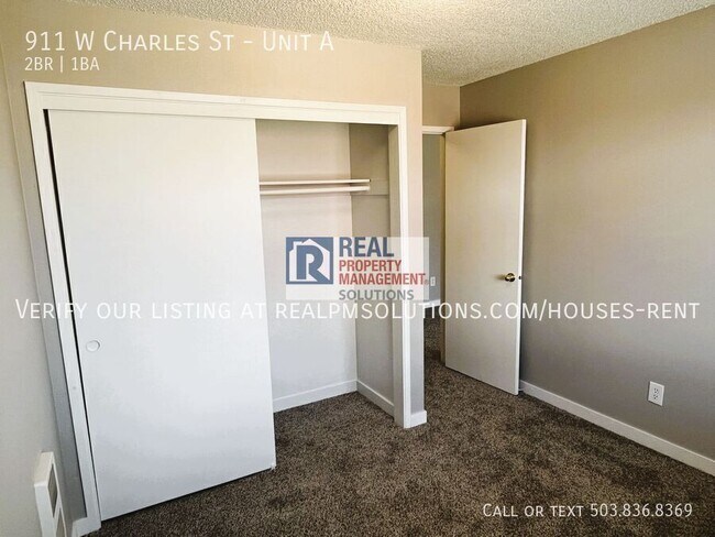 Building Photo - 911 Charles St