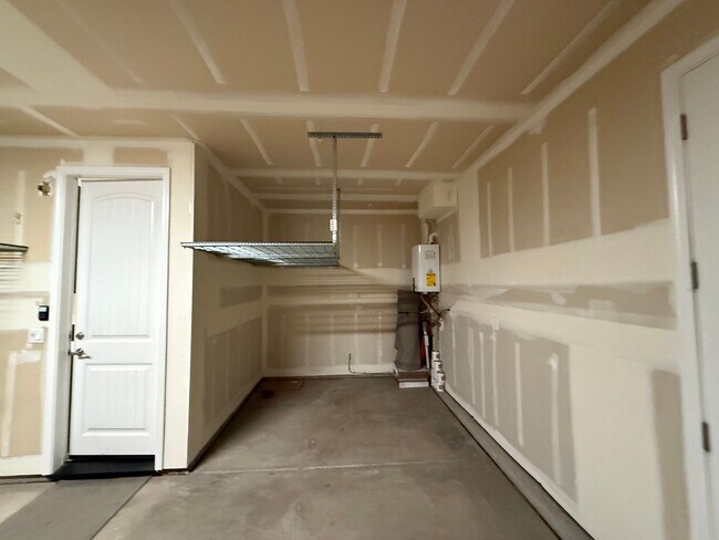 Building Photo - 2021 built two story in Oakdale!