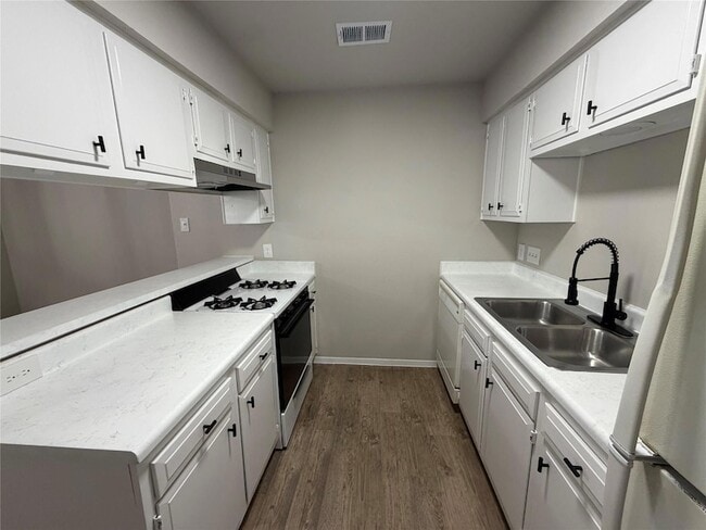 Building Photo - 12218 Dundee Dr