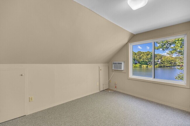 Building Photo - 35 Allings Crossing Rd