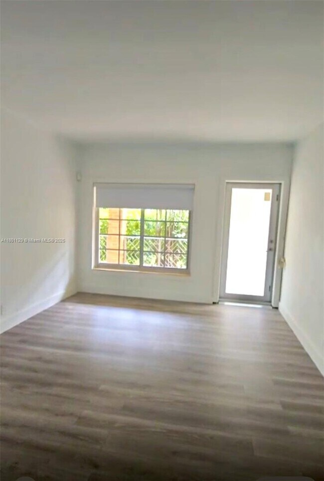 Building Photo - 2131 Calais Dr