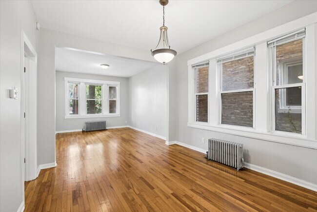 Building Photo - 5147 W Cullom Ave