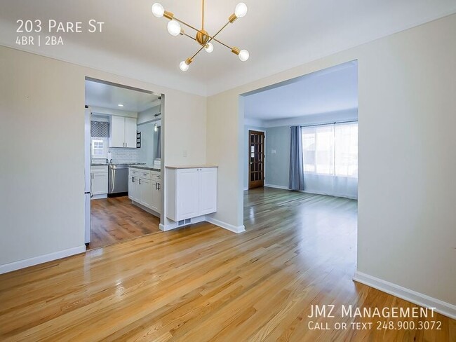 Building Photo - 203 Pare St