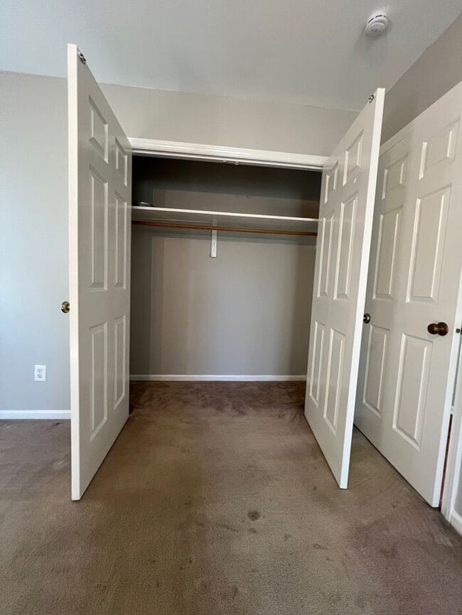Building Photo - Wonderful 3 Bedroom Split Level Home In Sa...